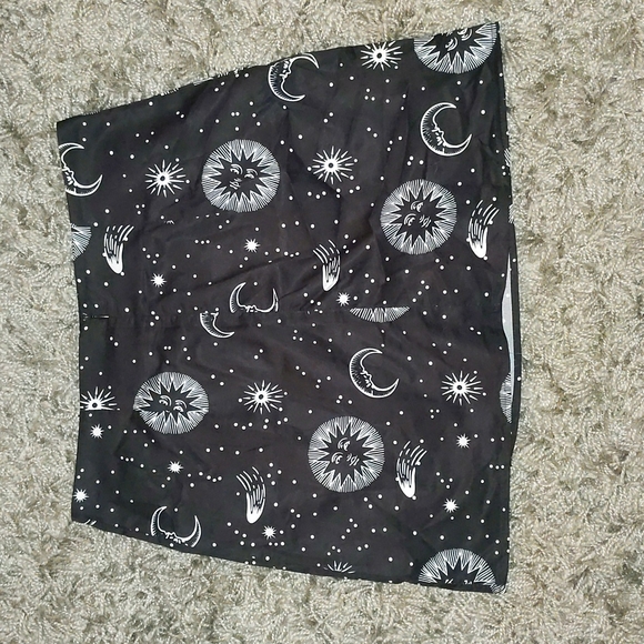 Celestial Mini Skit, w/ side slit, US size 4 - Picture 2 of 6